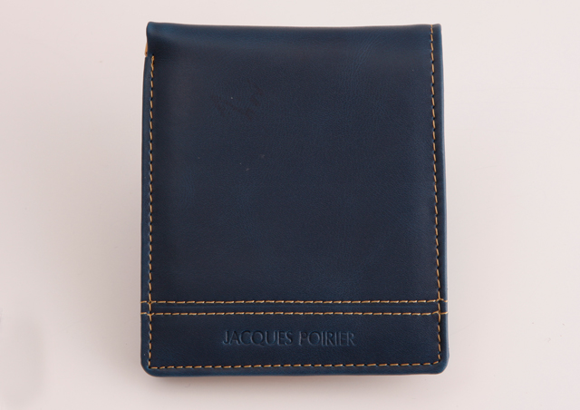 JACQUES POIRIER (ジャックポワリエ)　高級牛革使用　二つ折財布